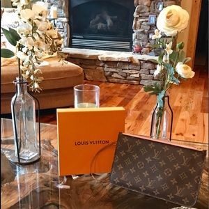 FINAL REDUCTION 🦄 RARE Louis Vuitton Mono w/Rose